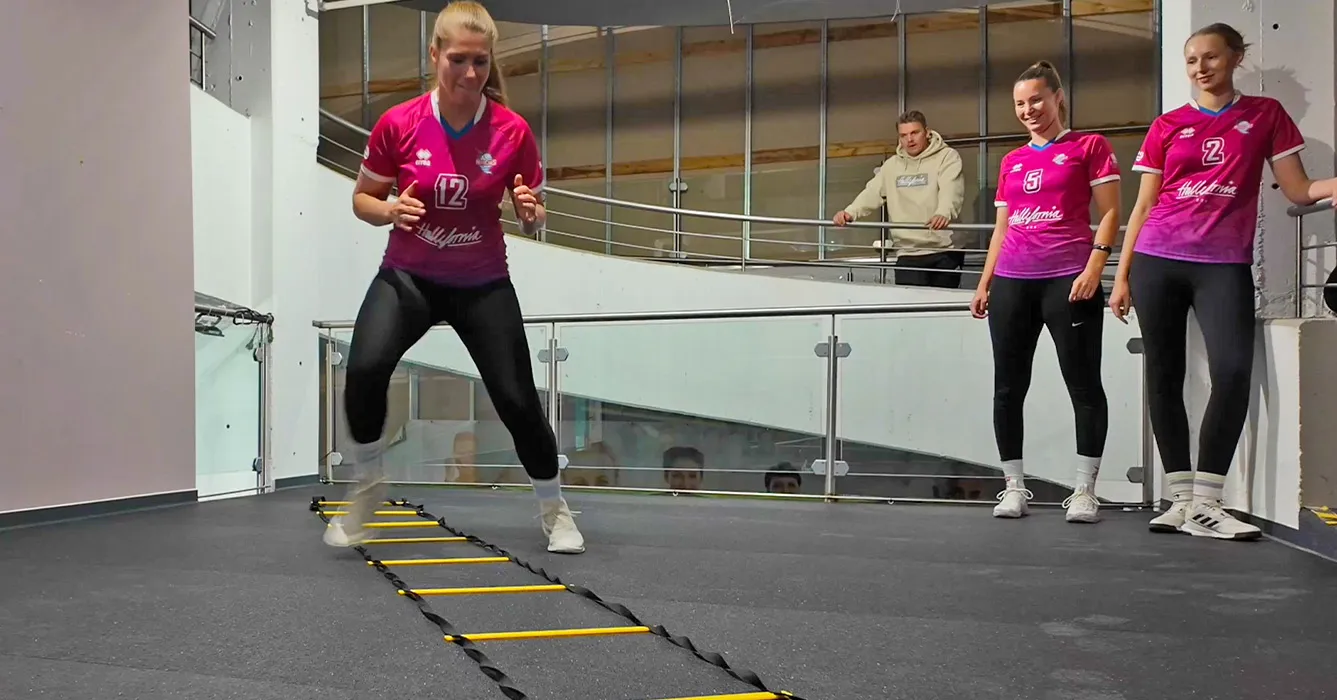 Training auf dem halfit-Rondell mit Koordinationsleiter
